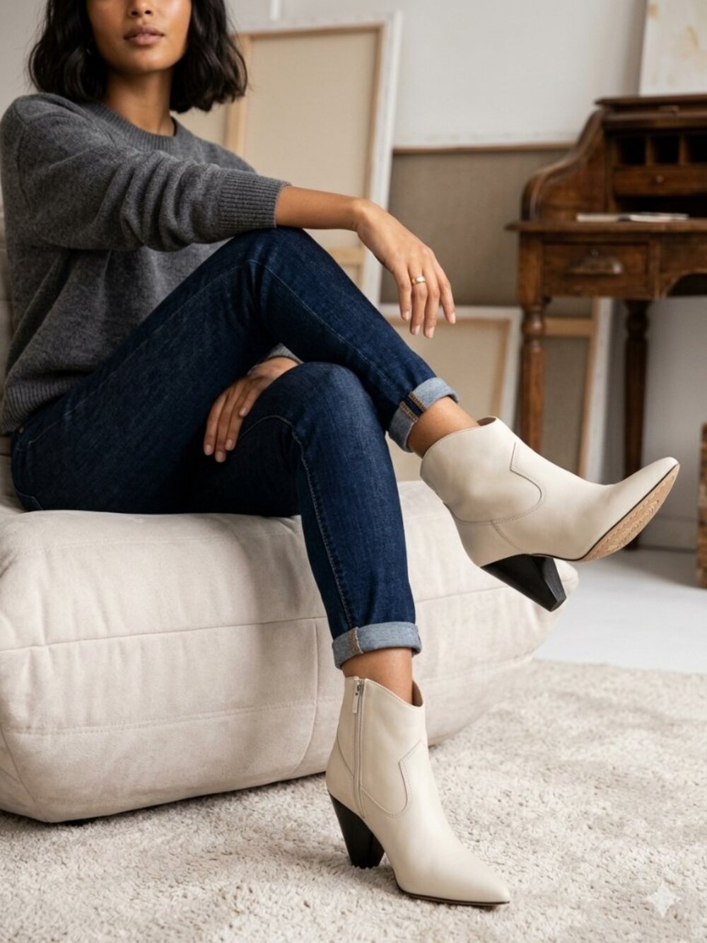 Vince Camuto Movinta Cream Off-White Leather Pointed Toe Cone Heel Booties Sz:9